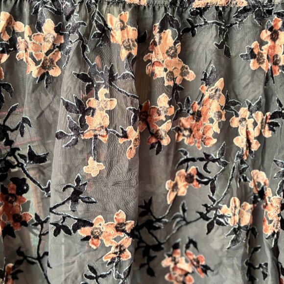 Modcloth Size Extra Large Sheer Grey Button Front blouse with floral pattern - Picture 5 of 5